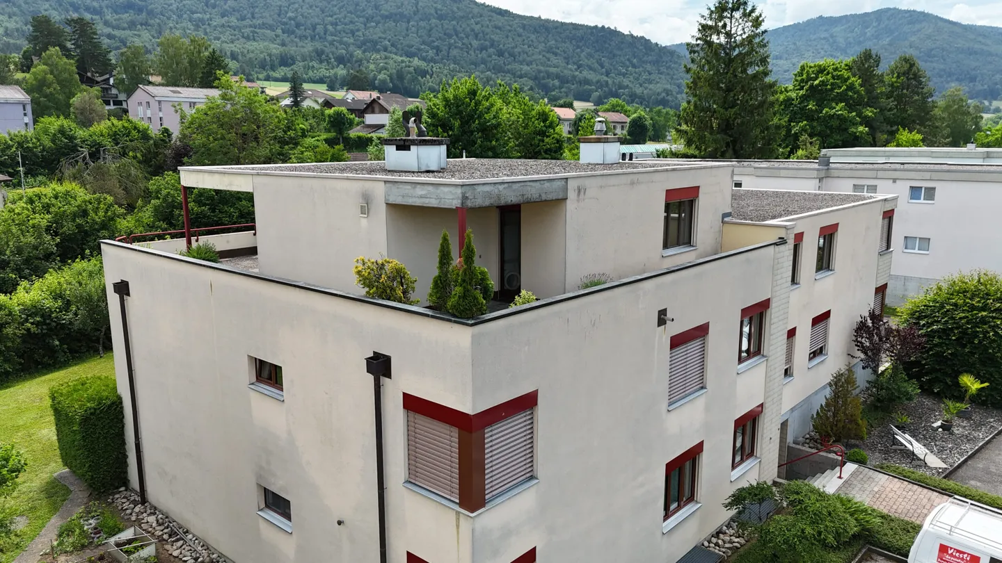 Geräumige 7,5-Zimmer-Dachwohnung von 170 m² in Bassecourt zu verkaufen - Foto 1 von 13