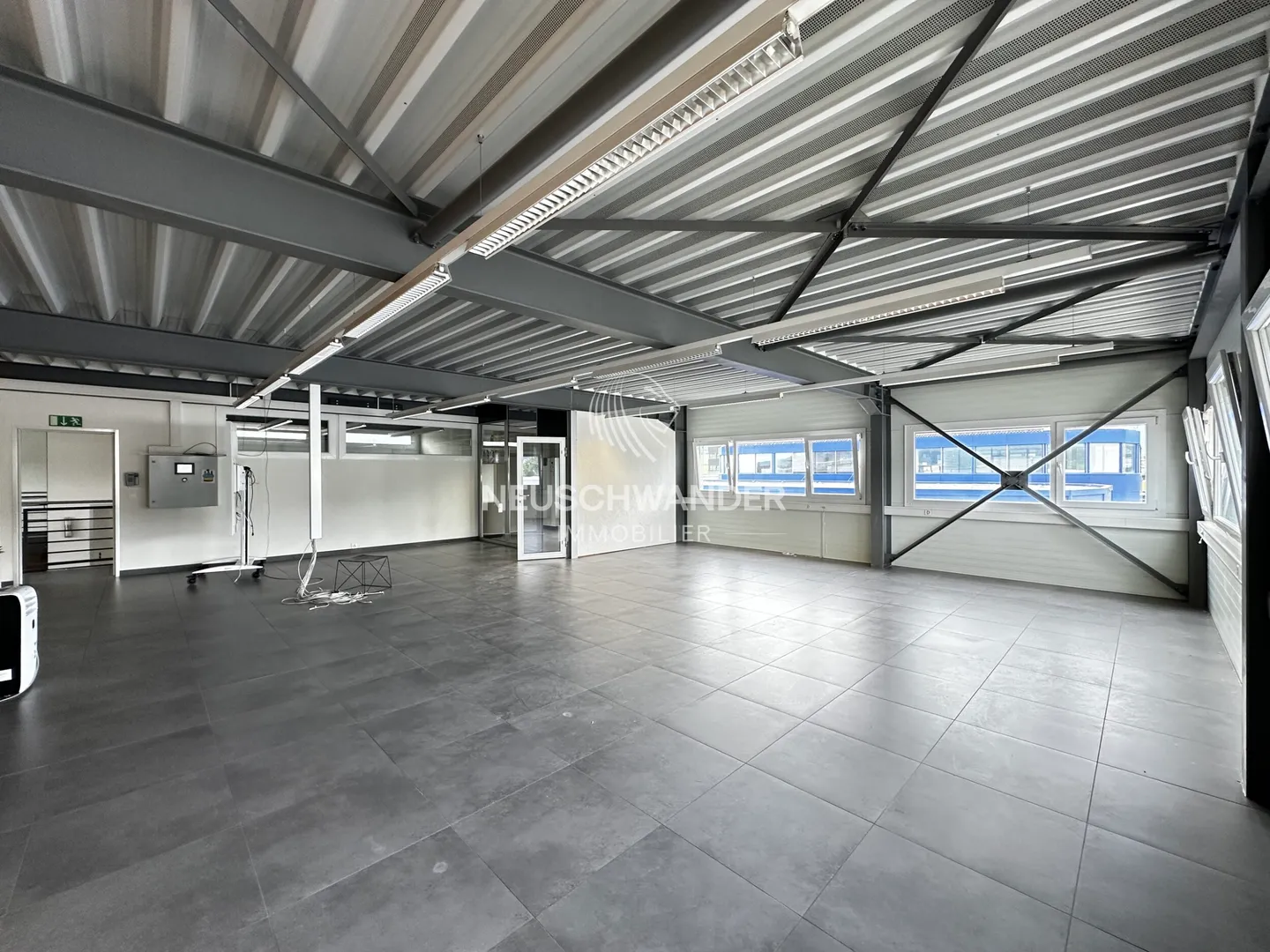 Gemischt genutztes Gebäude - Foto 2 von 13