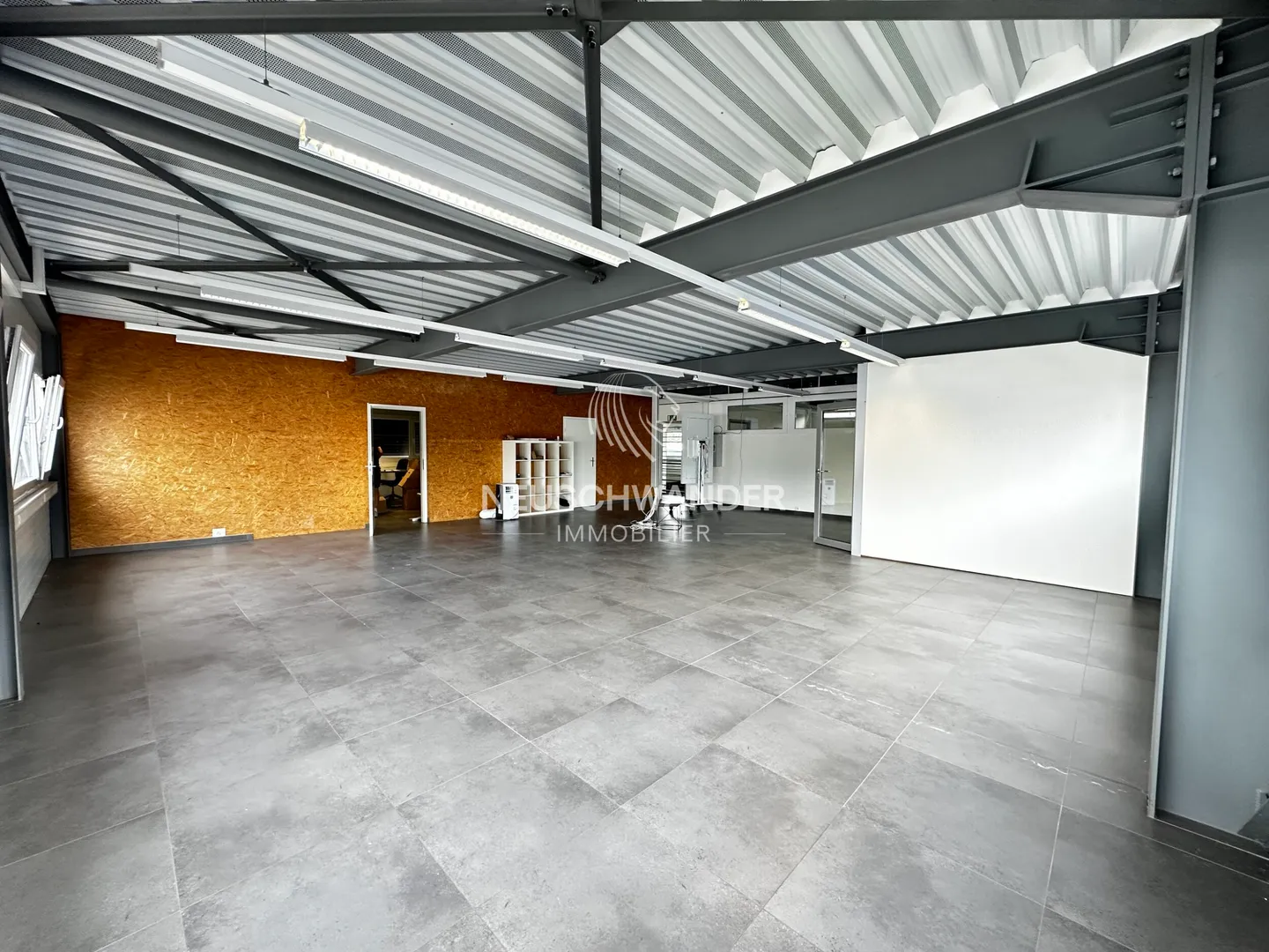 Gemischt genutztes Gebäude - Foto 3 von 13