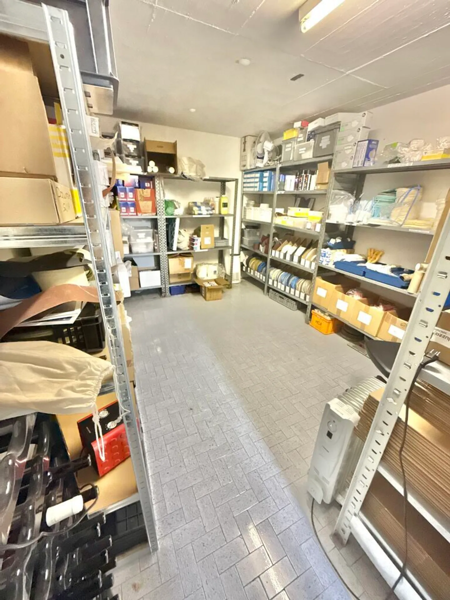 For sale in Bassecourt spacious polishing workshop with 10 rooms - Photo 6 of 13