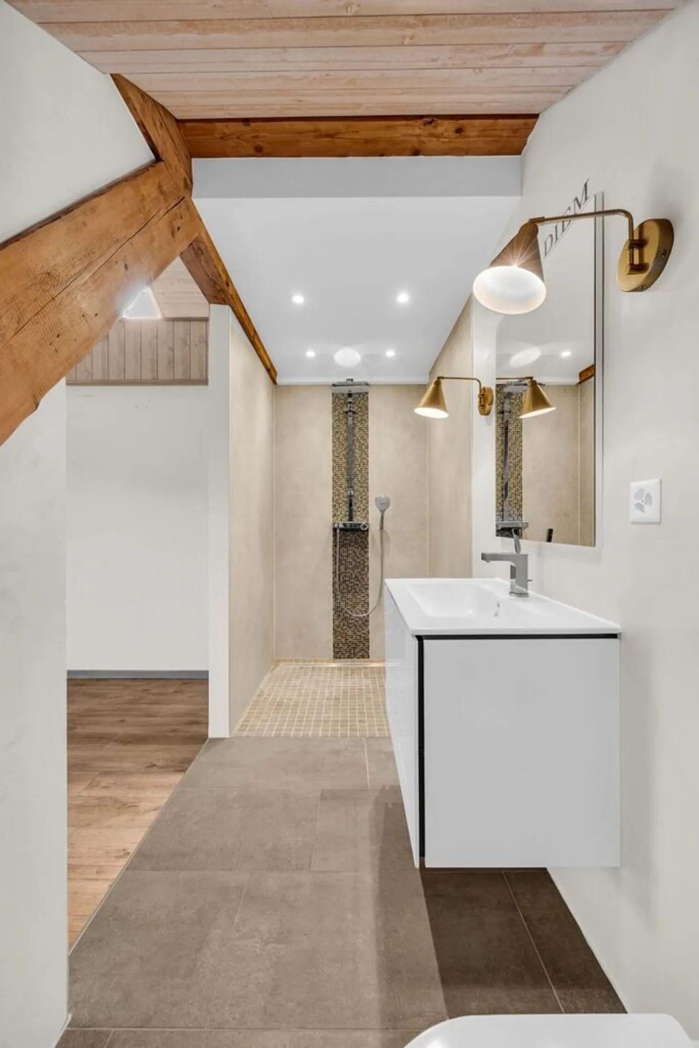 For sale in Glovelier house with 2 renovated apartments - Photo 3 of 13