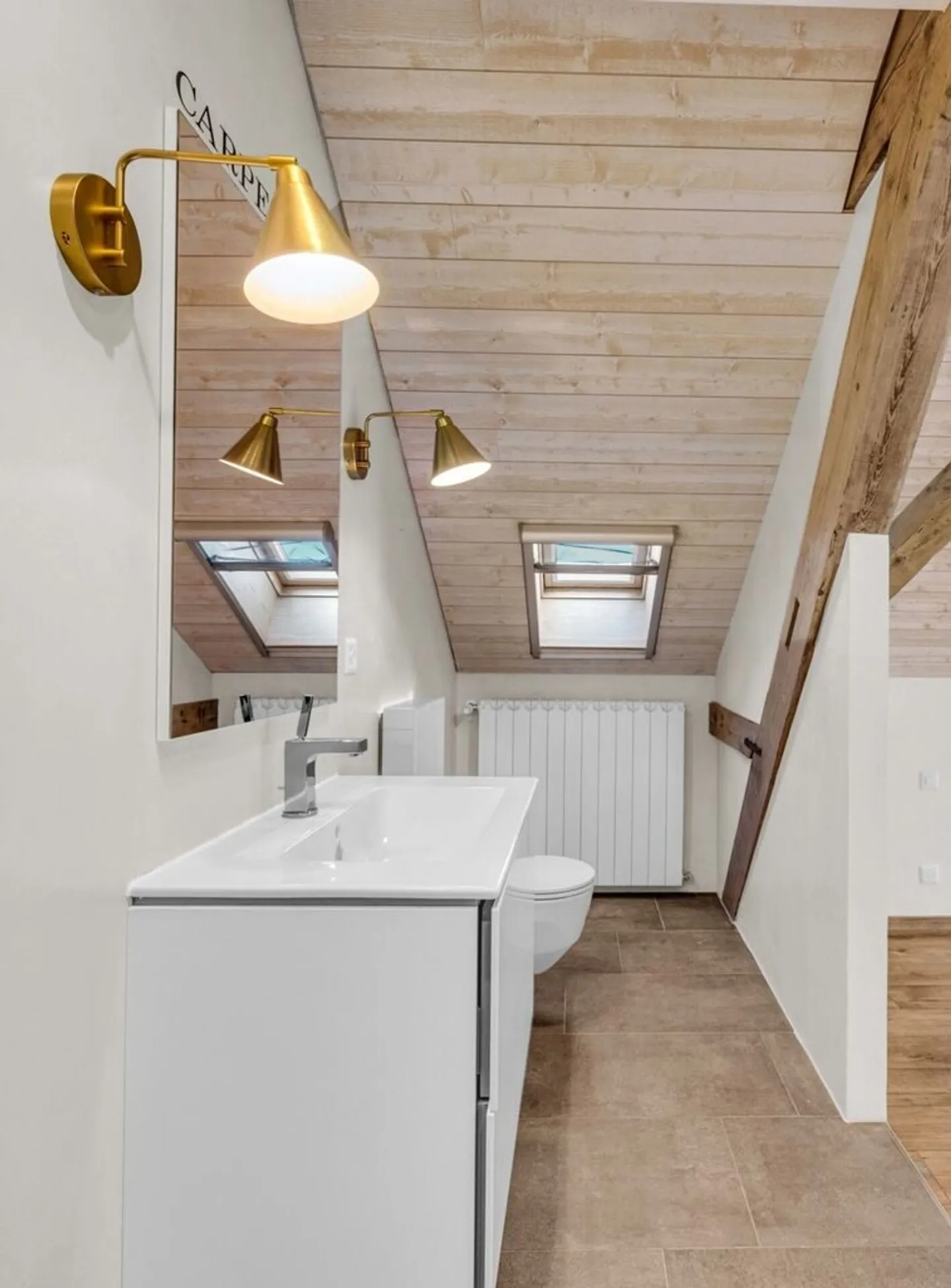 For sale in Glovelier house with 2 renovated apartments - Photo 4 of 13