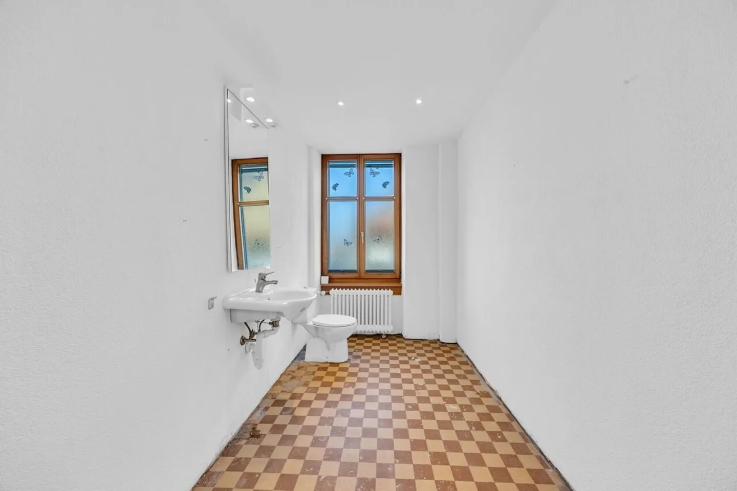 For sale in Glovelier house with 2 renovated apartments - Photo 8 of 13