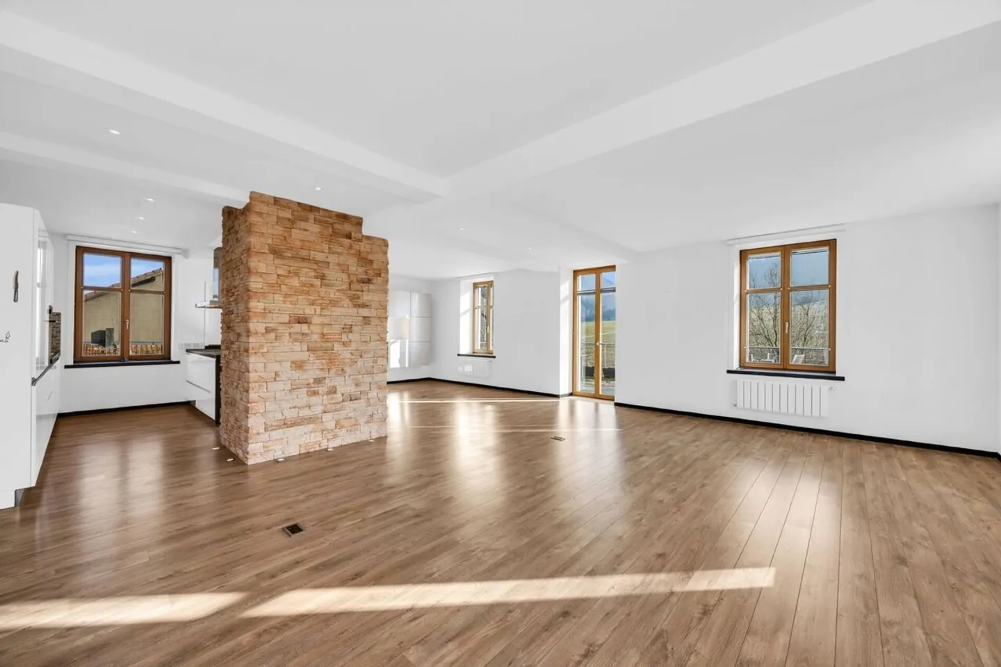 For sale in Glovelier house with 2 renovated apartments - Photo 11 of 13