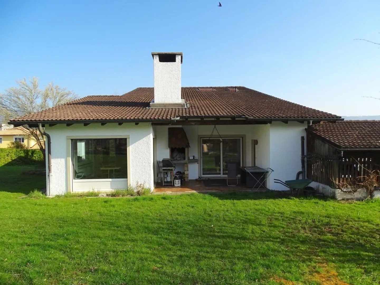 For sale in Bassecourt, a house with 8.5 rooms and 1 workshop - Photo 2 of 13