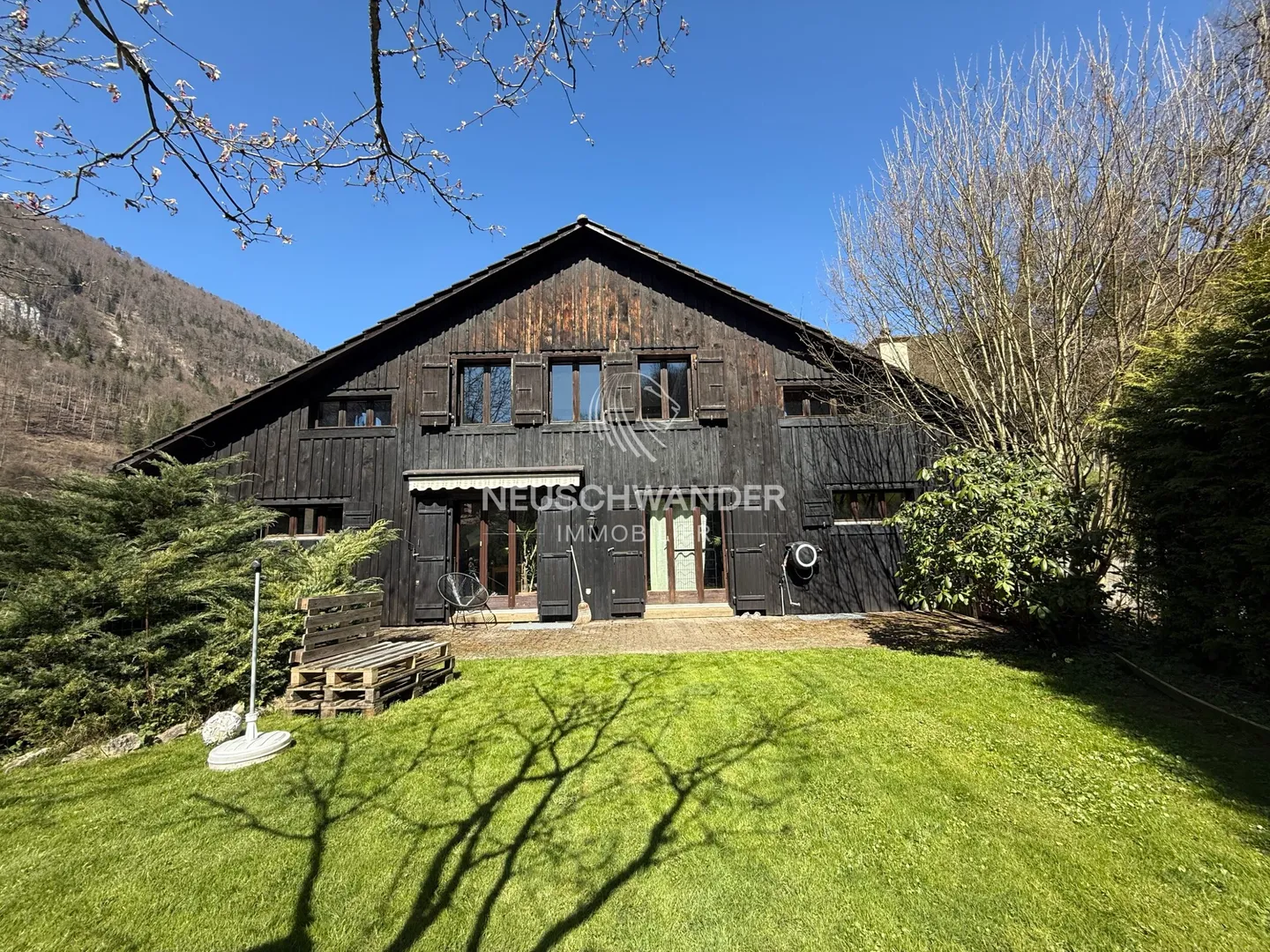 Angrenzende Villa - Foto 1 von 13