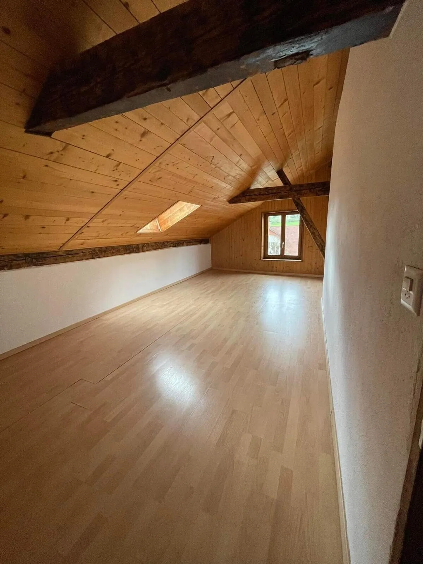 For sale in Eschert charming house with 3 apartments - Photo 5 of 13