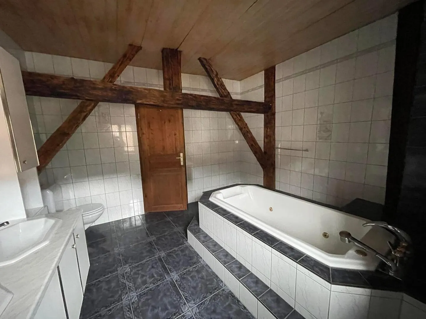 For sale in Eschert charming house with 3 apartments - Photo 7 of 13