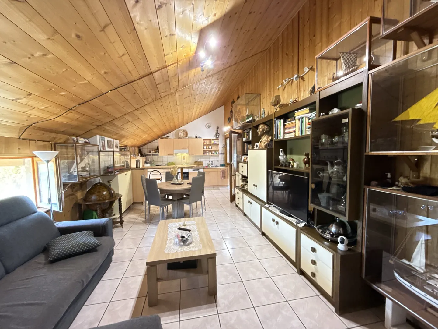 For sale in Eschert charming house with 3 apartments - Photo 10 of 13