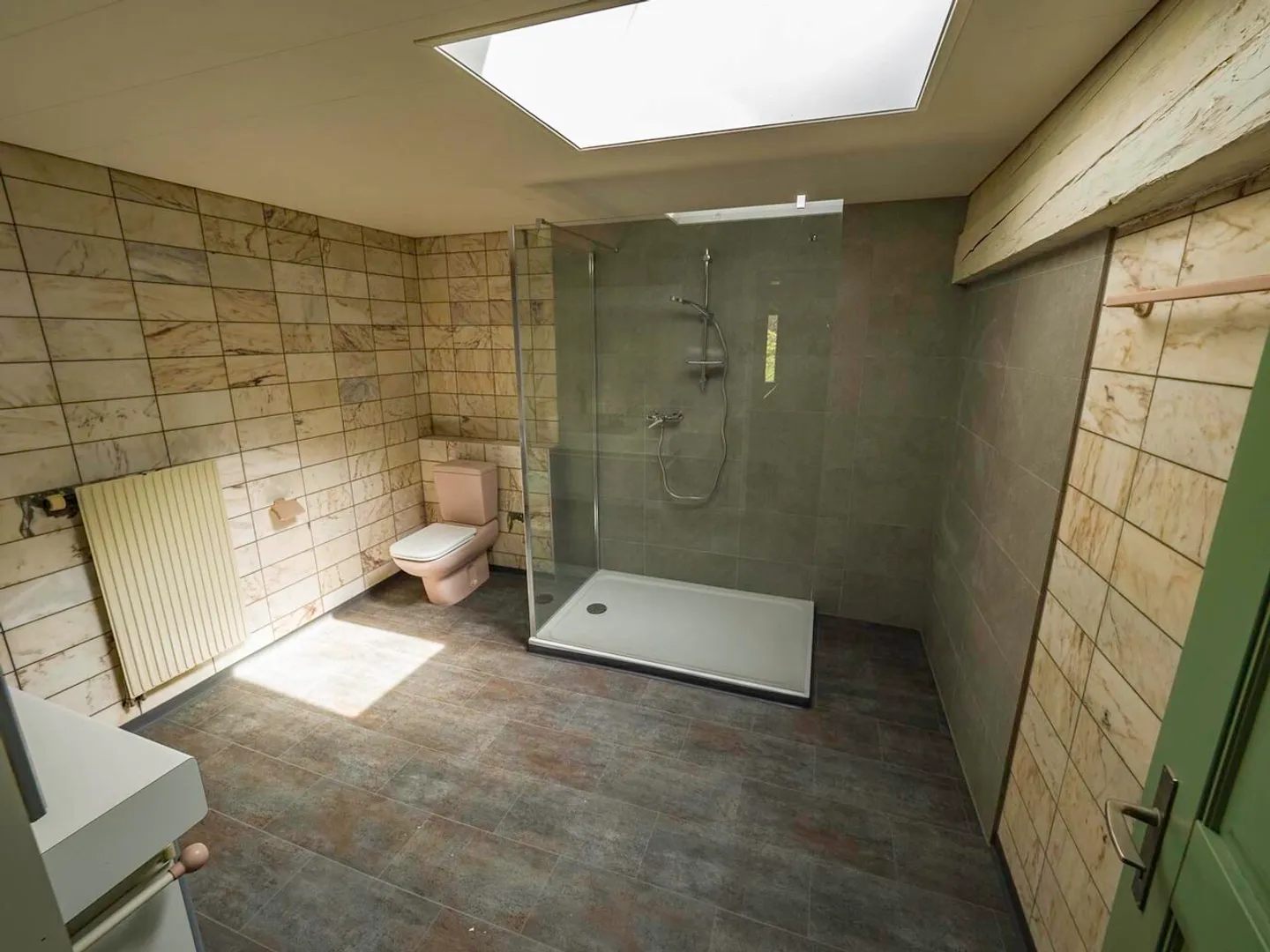 Located in Roches warm 3.5 room apartment for sale - Photo 8 of 9