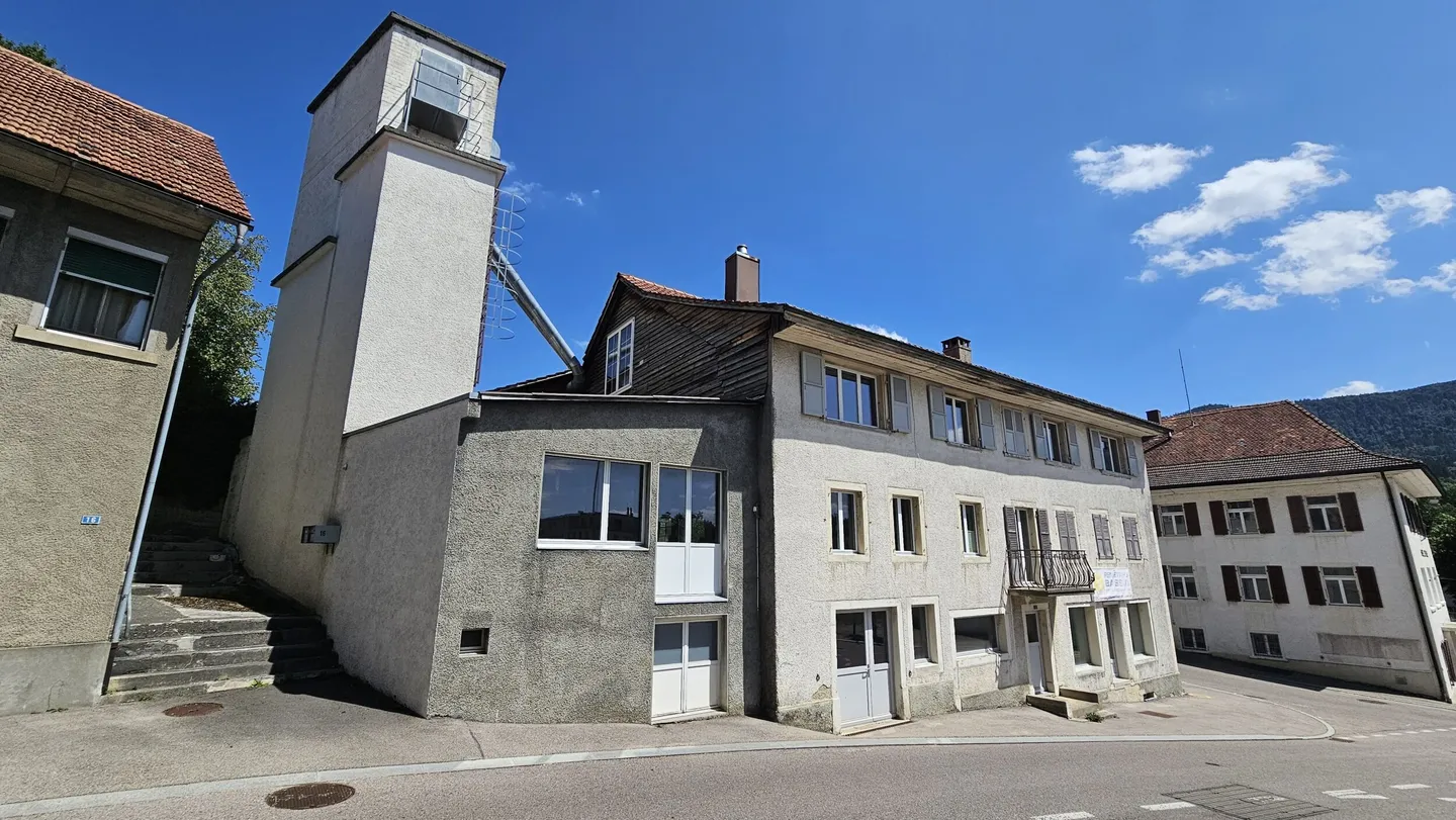 For sale in Reconvilier building to renovate with apartments + workshops - Photo 5 of 13