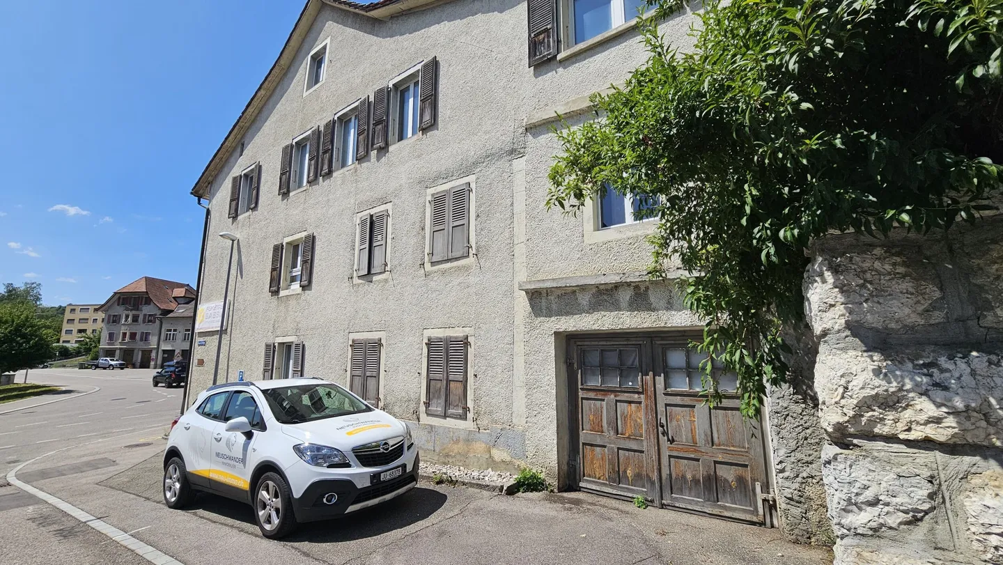 For sale in Reconvilier building to renovate with apartments + workshops - Photo 6 of 13
