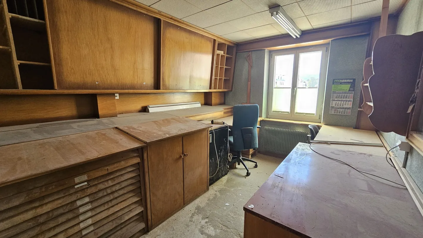 For sale in Reconvilier building to renovate with apartments + workshops - Photo 7 of 13