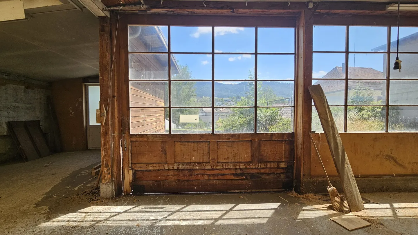 For sale in Reconvilier building to renovate with apartments + workshops - Photo 8 of 13