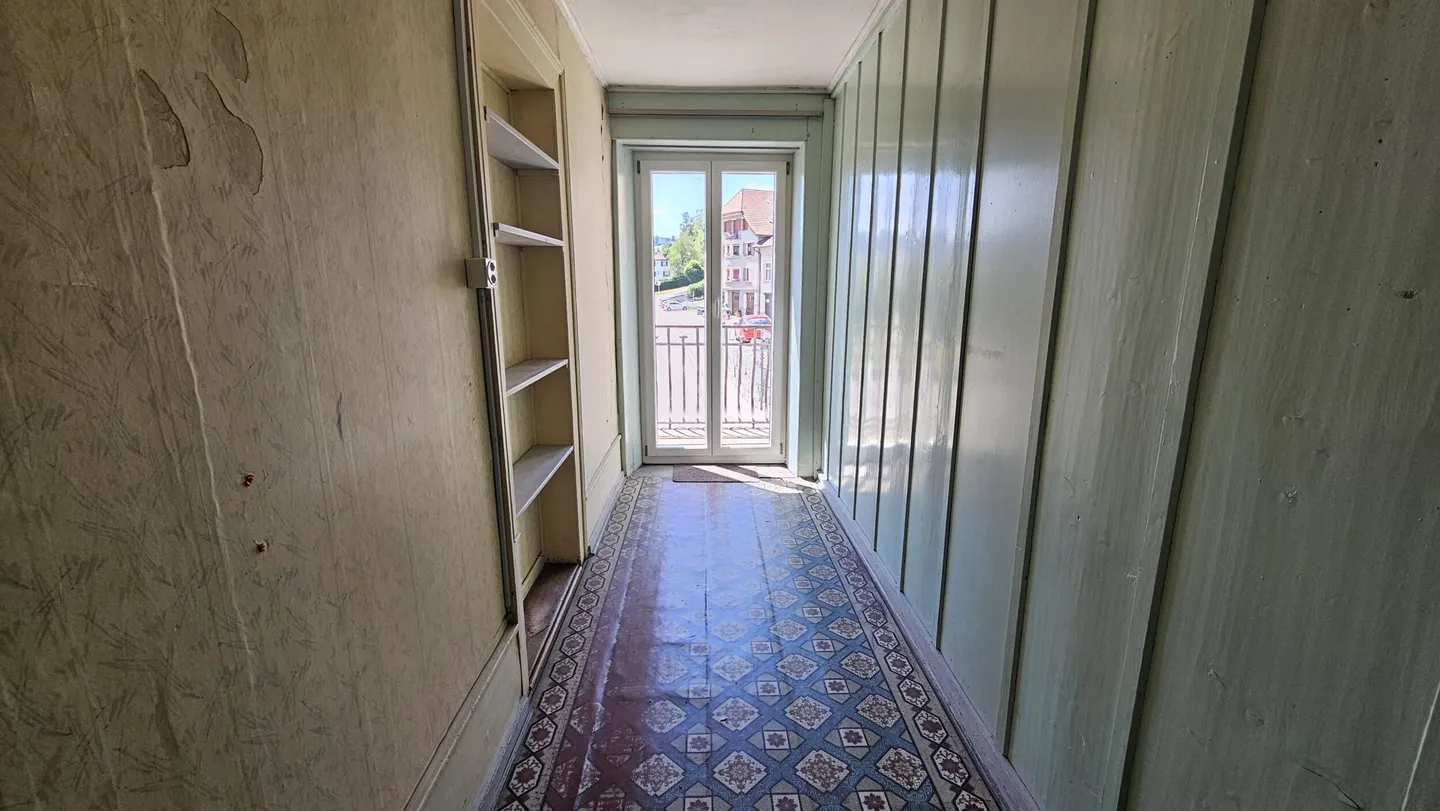 For sale in Reconvilier building to renovate with apartments + workshops - Photo 11 of 13