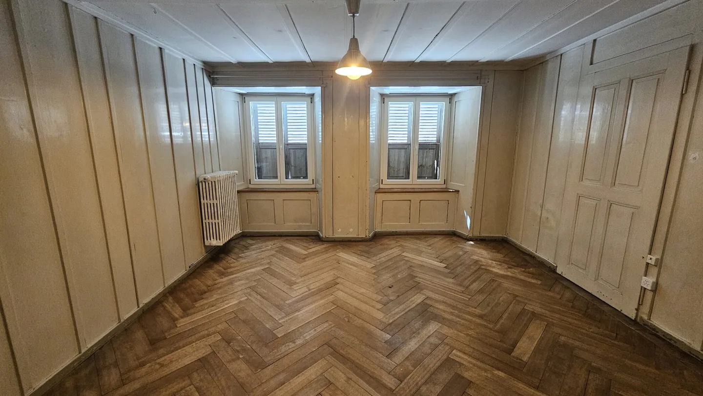 For sale in Reconvilier building to renovate with apartments + workshops - Photo 12 of 13