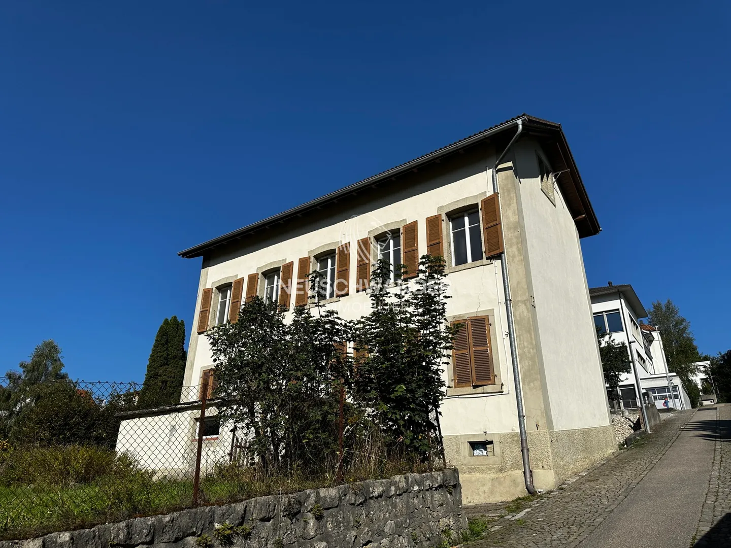 Building with 3 apartments for sale in Reconvilier - Photo 1 of 13