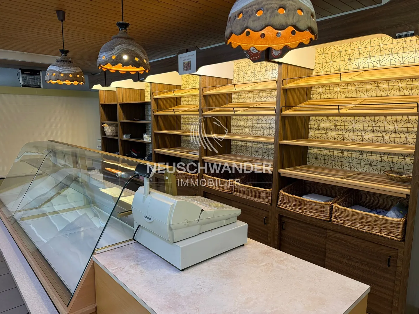 Income-generating building - Photo 5 of 13