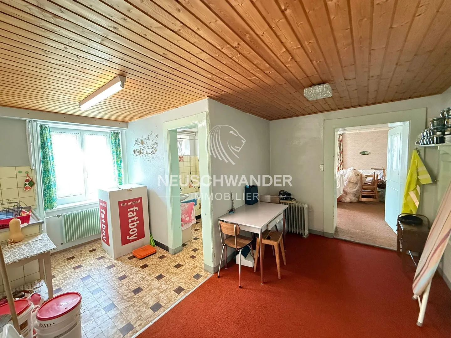 Income-generating building - Photo 8 of 13