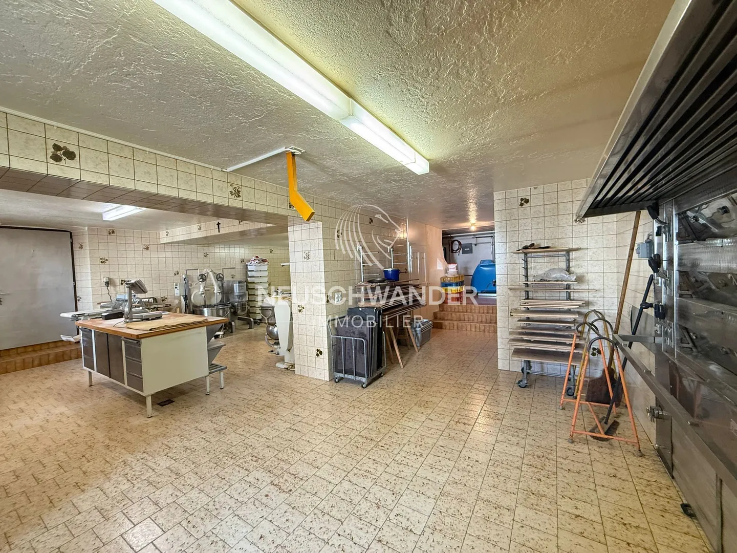 Income-generating building - Photo 12 of 13