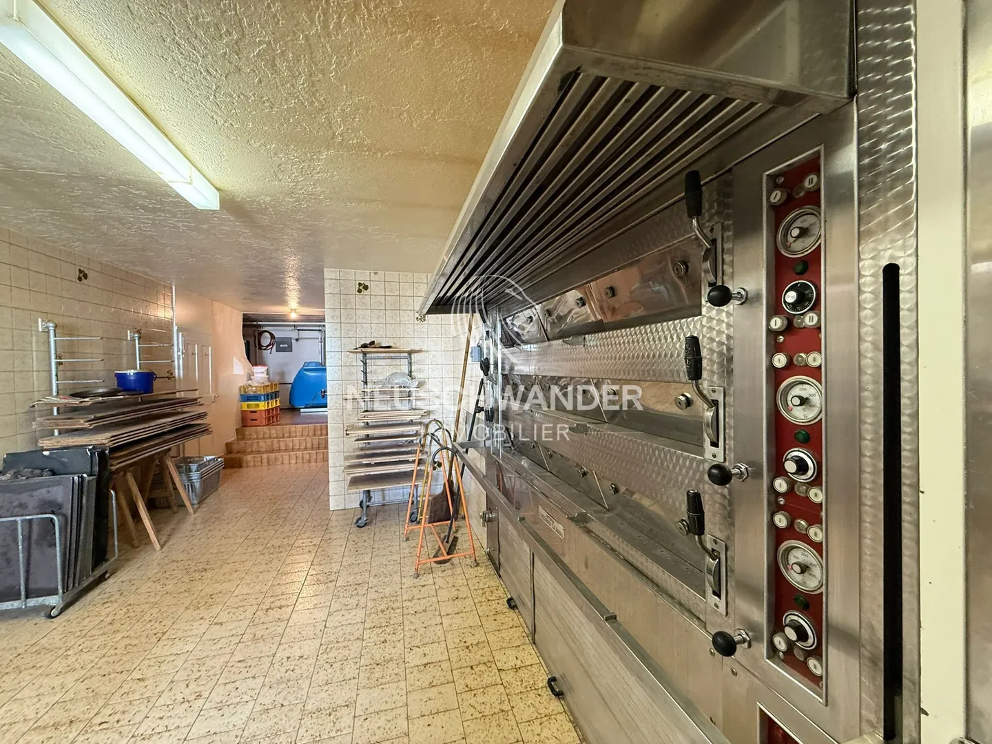 Income-generating building - Photo 13 of 13