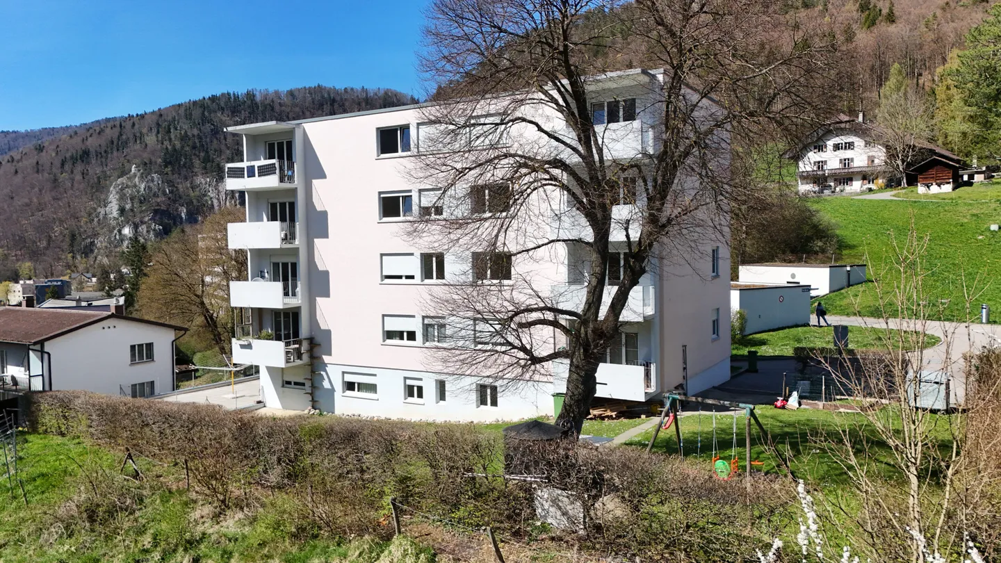 In vendita a Moutier, immobile a reddito con 9 appartamenti - Foto 2 di 13
