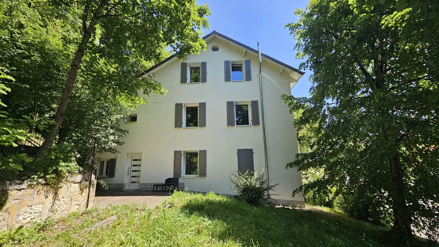 In Moutier zu verkaufen, ein Renditegebäude mit 5 vermieteten Wohnungen - Foto 1 von 13