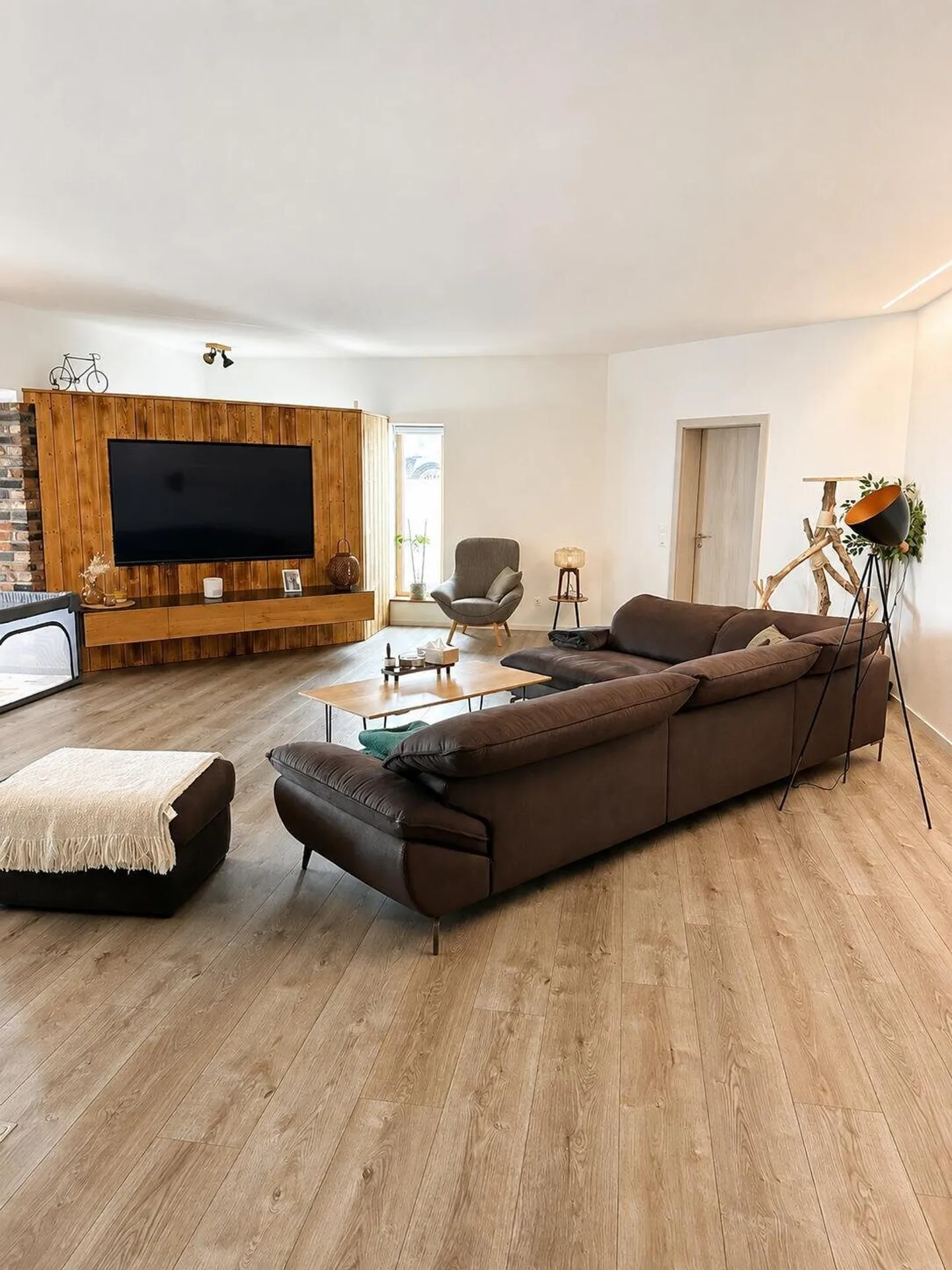 Propriété contemporaine avec annexe - Photo 3 sur 13