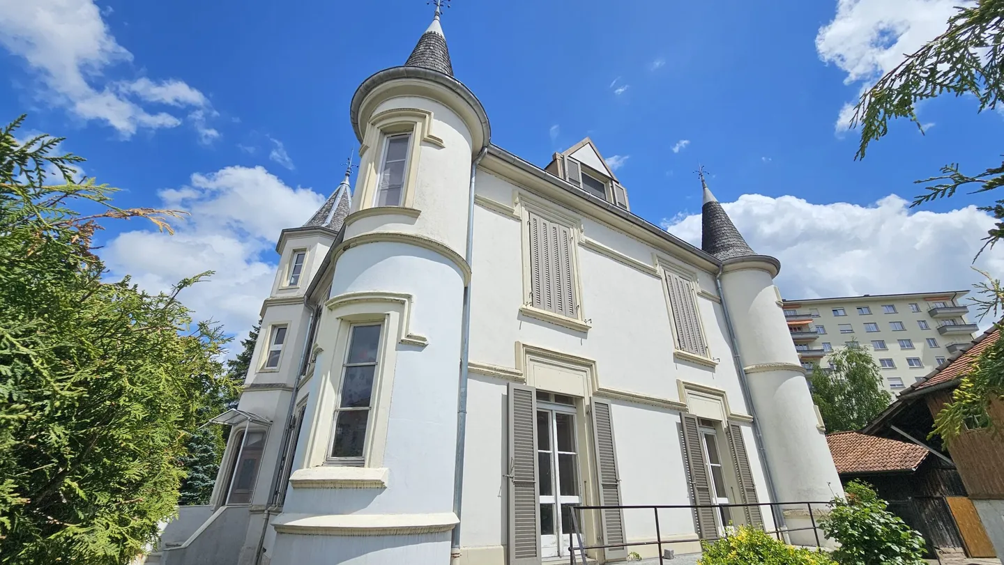 In vendita a Porrentruy casa padronale con 3 appartamenti - Foto 1 di 13