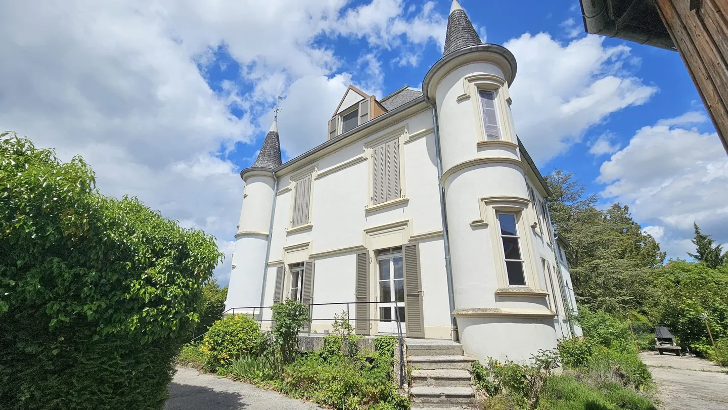 In vendita a Porrentruy casa padronale con 3 appartamenti - Foto 3 di 13