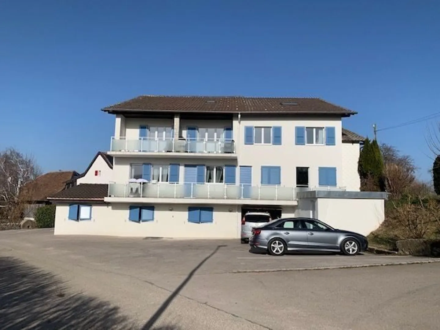 Schönes Gebäude mit 8 renovierten Wohnungen zu verkaufen in Courgenay - Foto 1 von 13