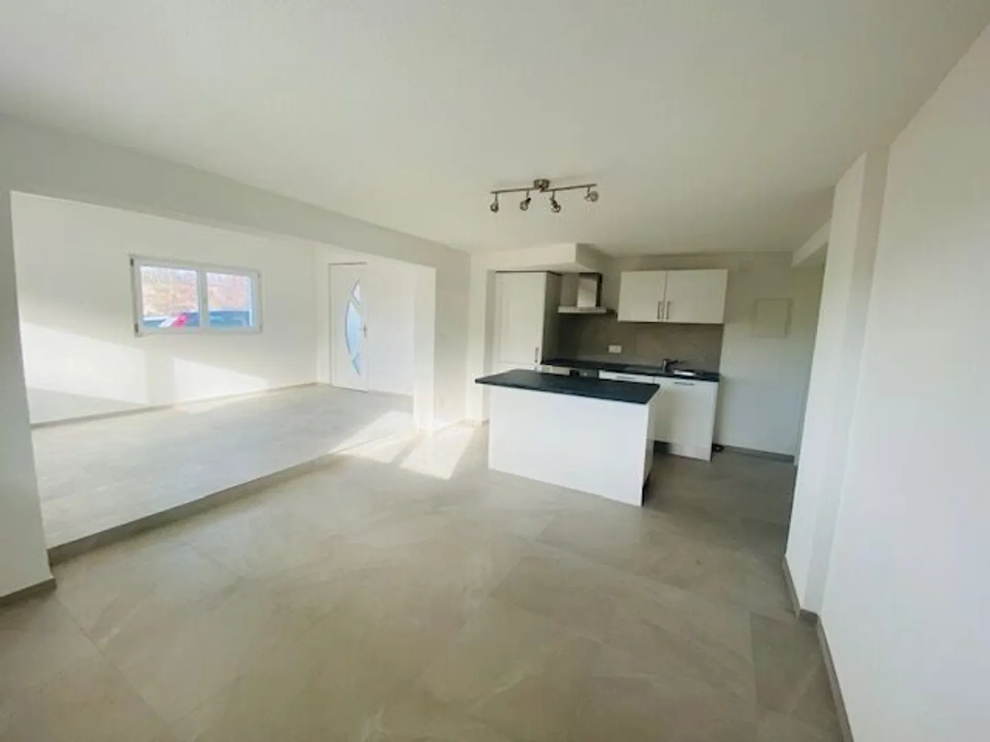 Schönes Gebäude mit 8 renovierten Wohnungen zu verkaufen in Courgenay - Foto 6 von 13