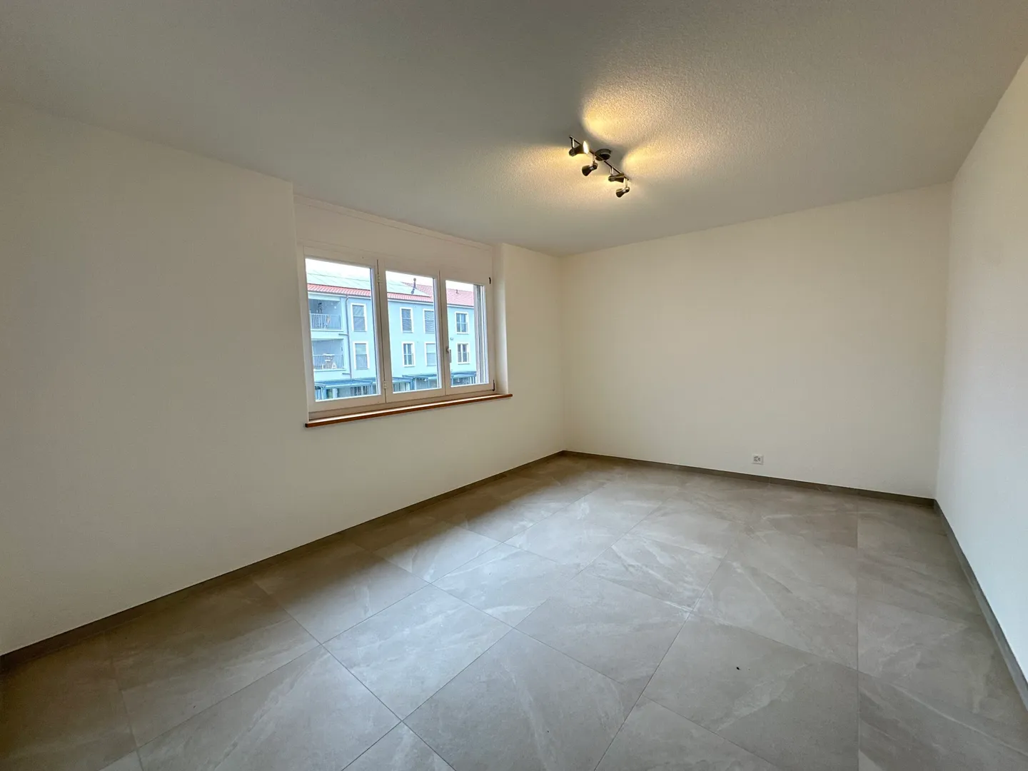 Appartamento completamente ristrutturato di 4,5 locali ad Alle - Foto 8 di 12