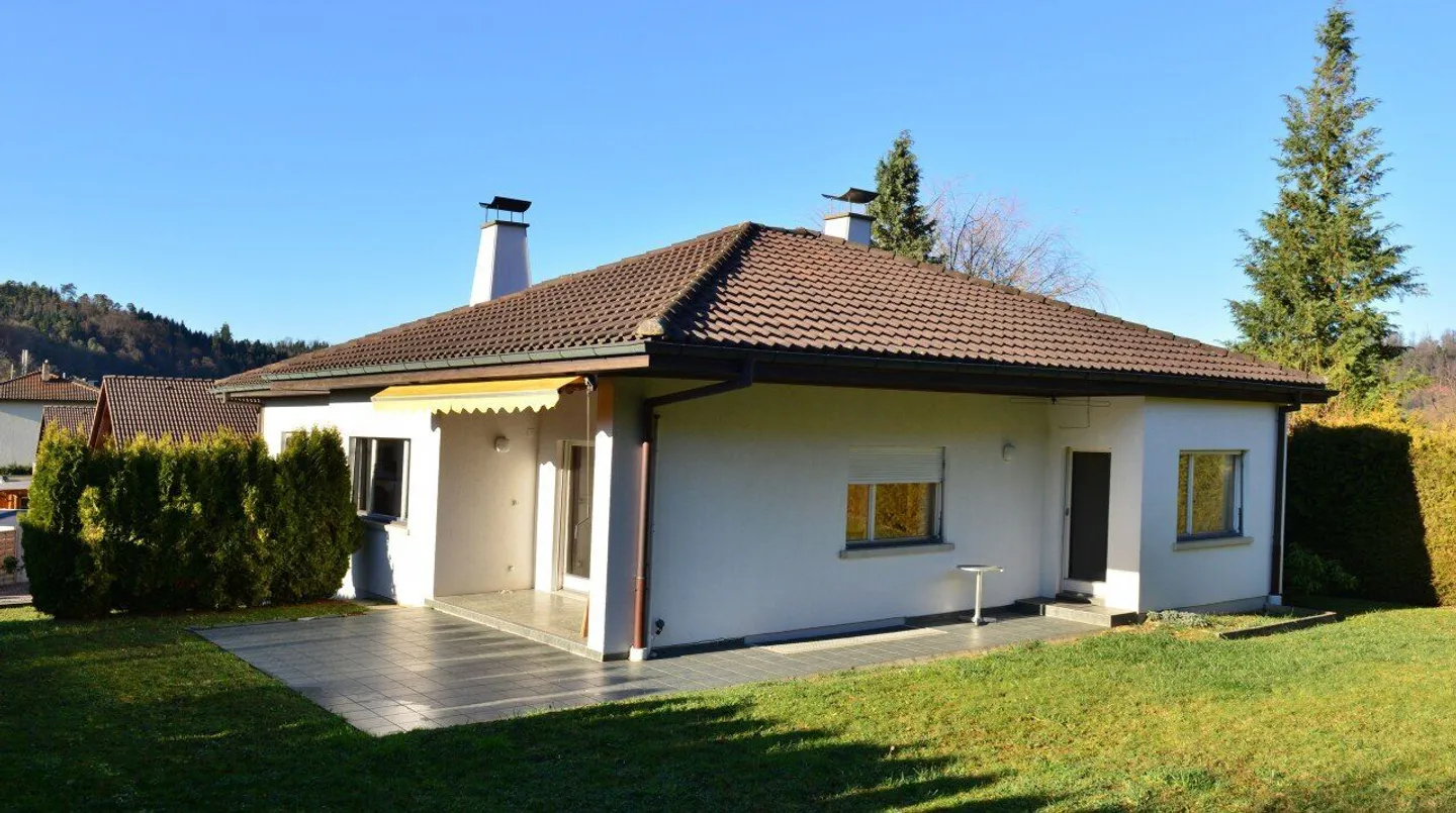 Incantevole villa di 7,5 stanze in una zona ricercata a Porrentruy - Foto 1 di 13