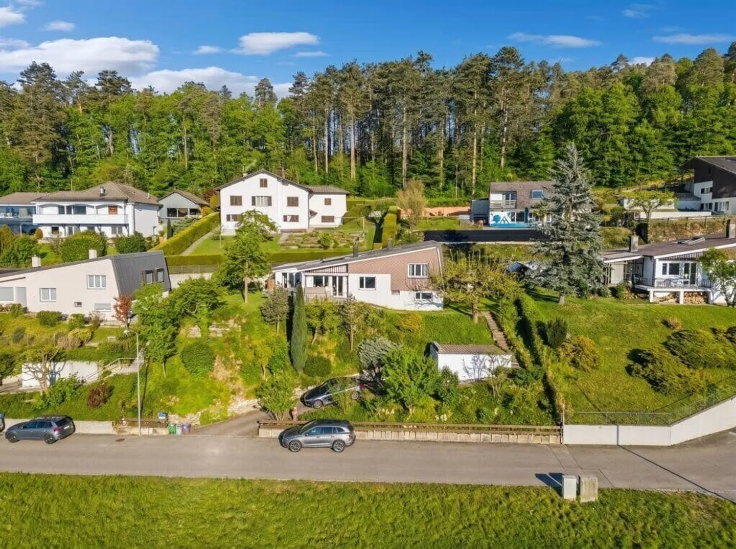 Familienhaus mit 5,5 Zimmern in Fontenais zu verkaufen - Foto 1 von 13