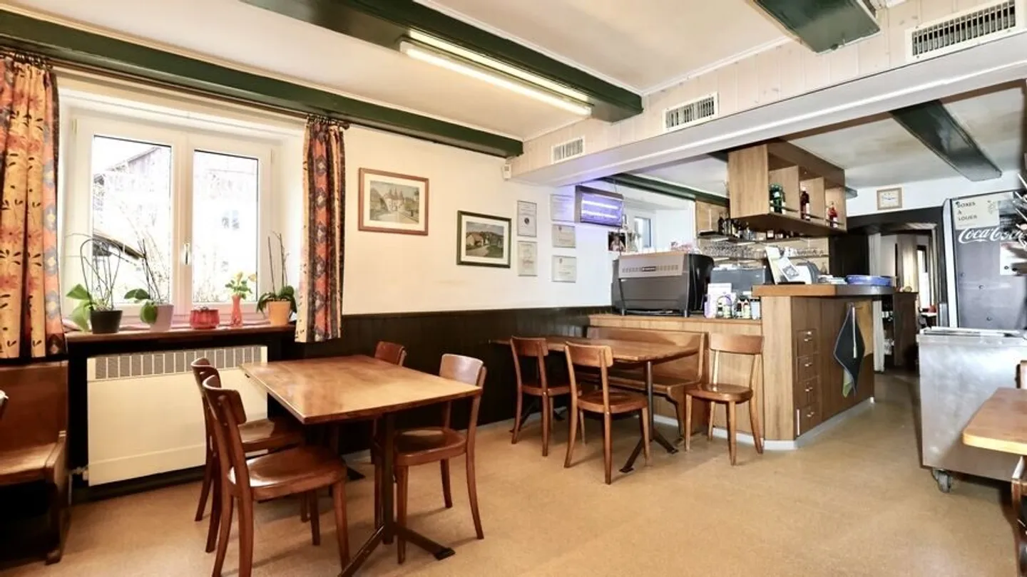 Equestrian estate with hotel-restaurant and staff apartment - Photo 5 of 13