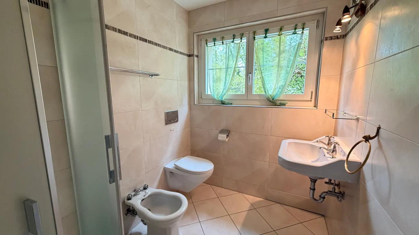 For sale 6.5-room house with garden and garages in Fahy - Photo 6 of 13