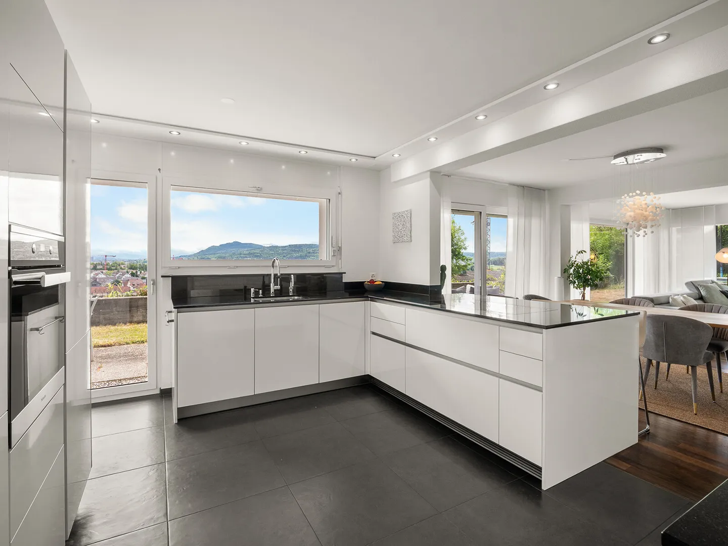 Familienhaus mit sehr viel Raum und fantastischer Panoramasicht - Photo 5 of 10