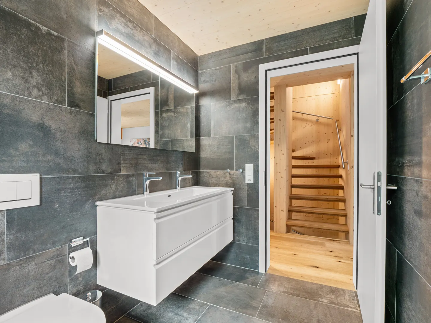 Modern 6.5-Room House with Panoramic View - Photo 7 of 9