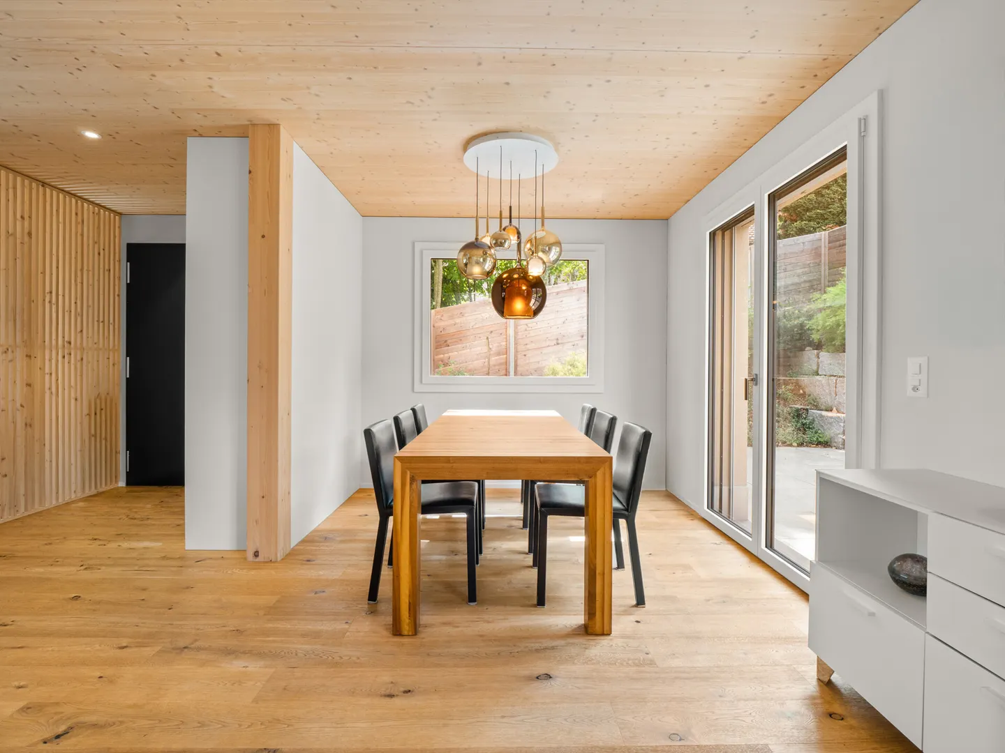 Modern 6.5-Room House with Panoramic View - Photo 2 of 9