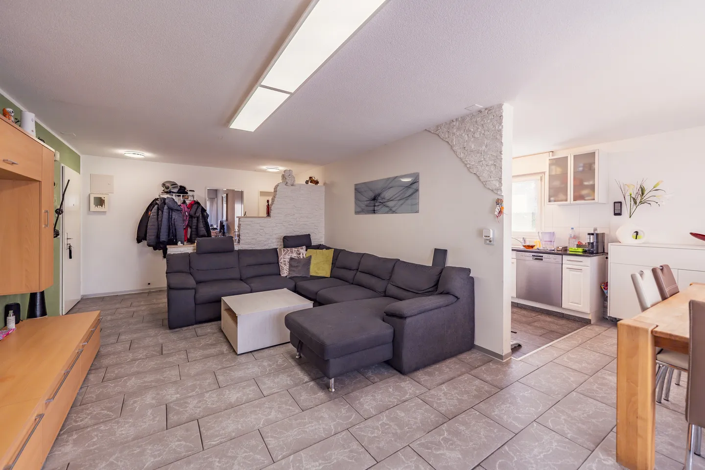 Gemütliche 3.5-Zimmer-Wohnung mit Weitsicht - Foto 2 von 13