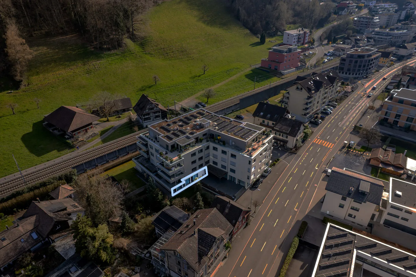 Ufficio Moderno con Vista Lago - Foto 5 di 13