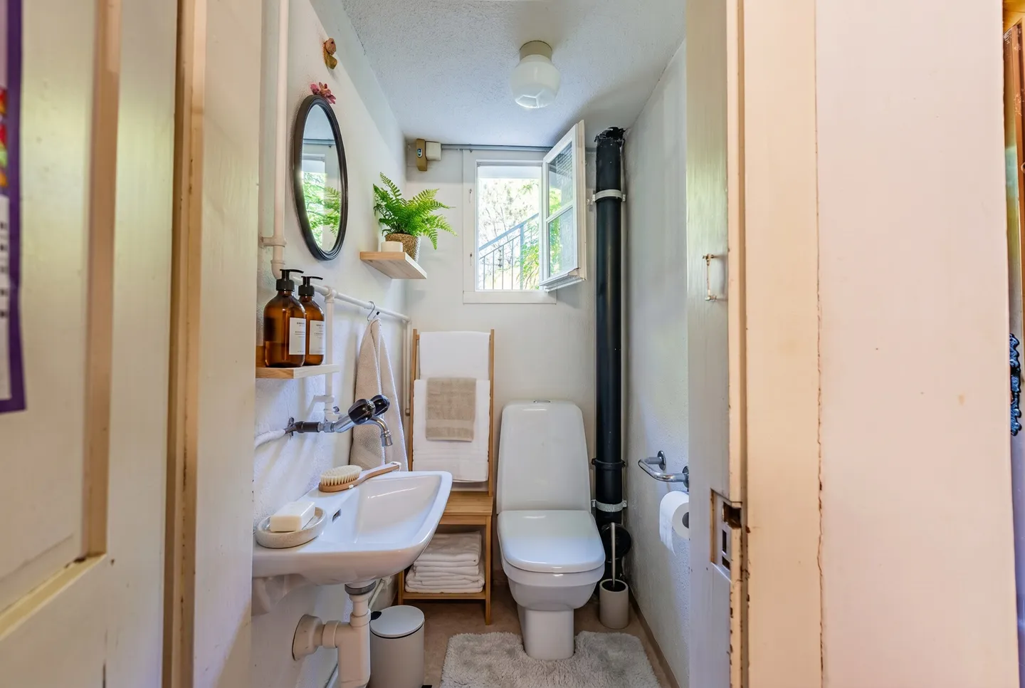 Unique house with a lot of renovation and expansion potential - Photo 7 of 13