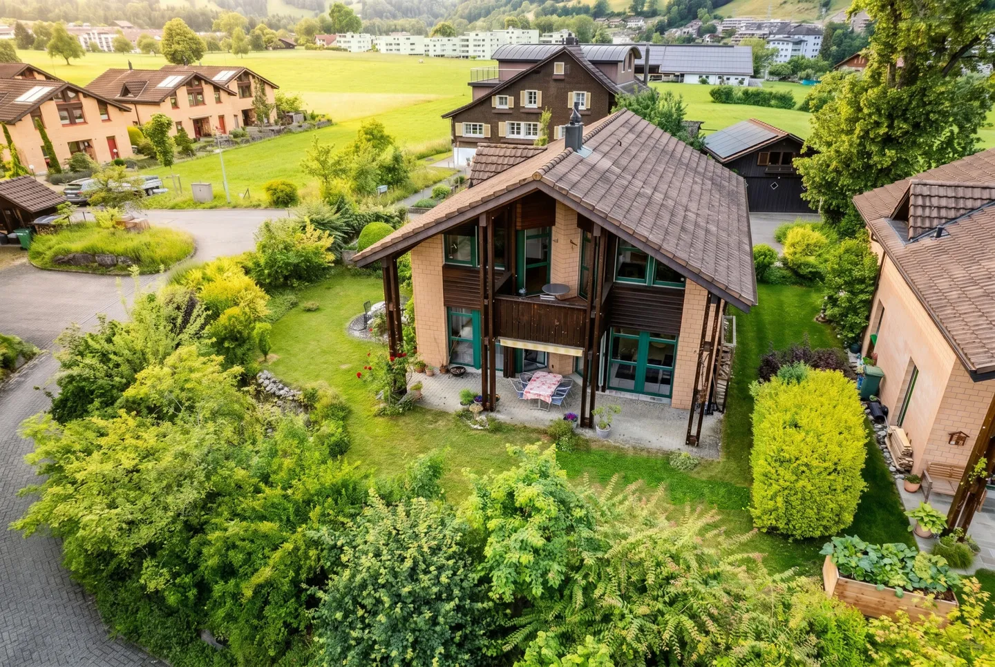 Maison individuelle avec grand jardin dans un quartier résidentiel calme - Photo 6 sur 13