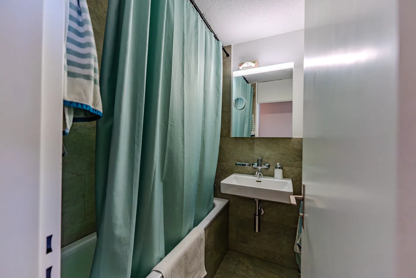 Gemütliche 3.5 Zimmer Wohnung mit herrlichem Ausblick - Foto 7 von 13