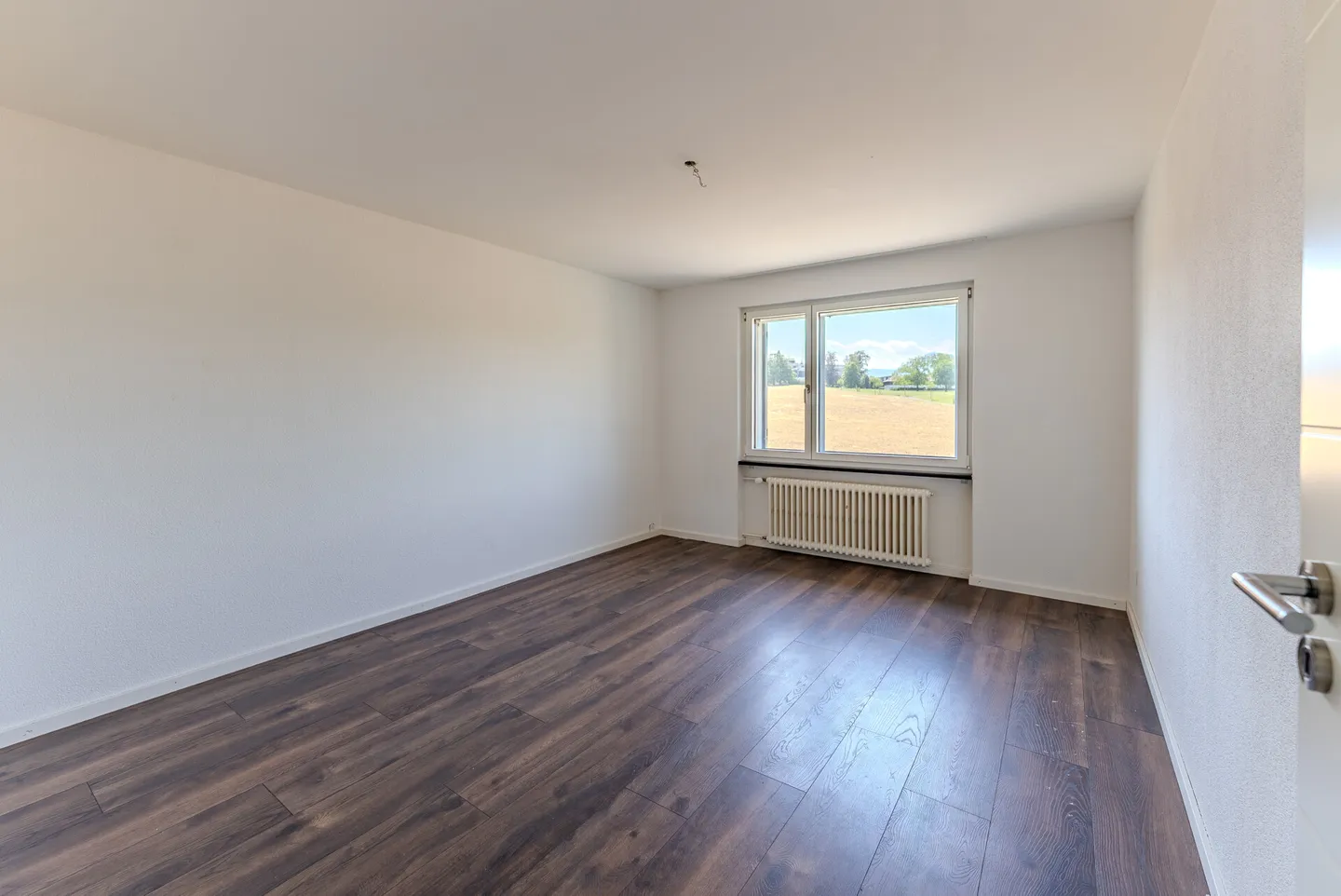 Versatile two-family house living with a separate apartment or for m - Photo 11 of 13