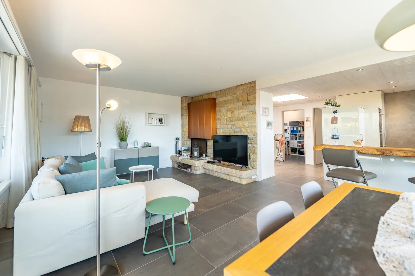 Renovierte 3.5-Zimmer-Attikawohnung in Rütihof - Photo 5 of 13