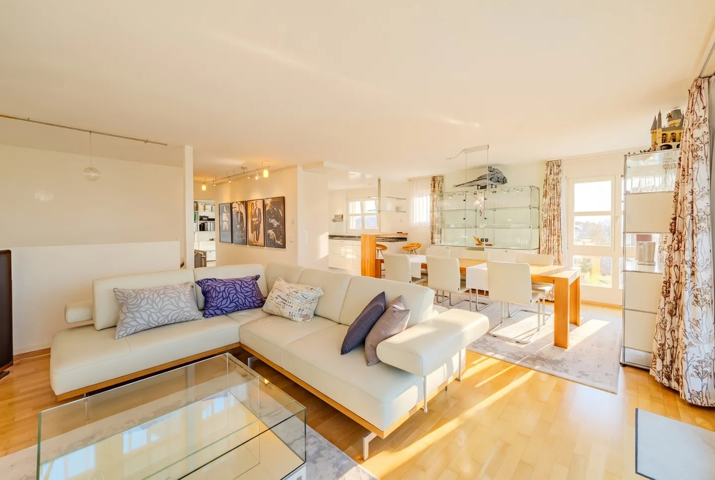 Dreamlike 5.5-room maisonette apartment with fully developed hobby room - Photo 1 of 13