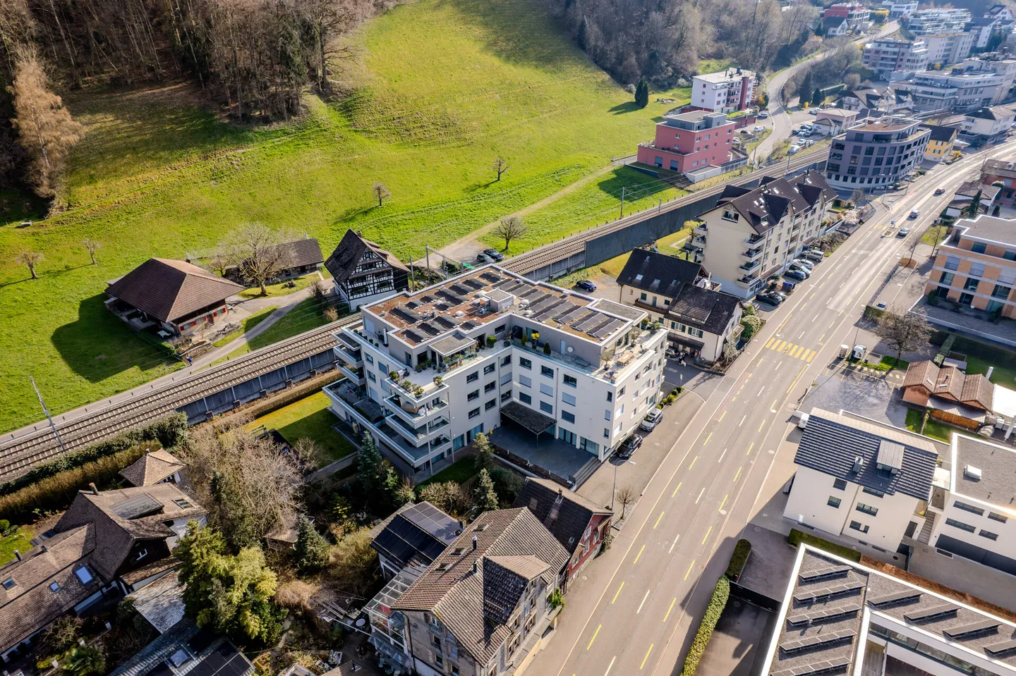 Ufficio Moderno con Vista Lago - Foto 4 di 13