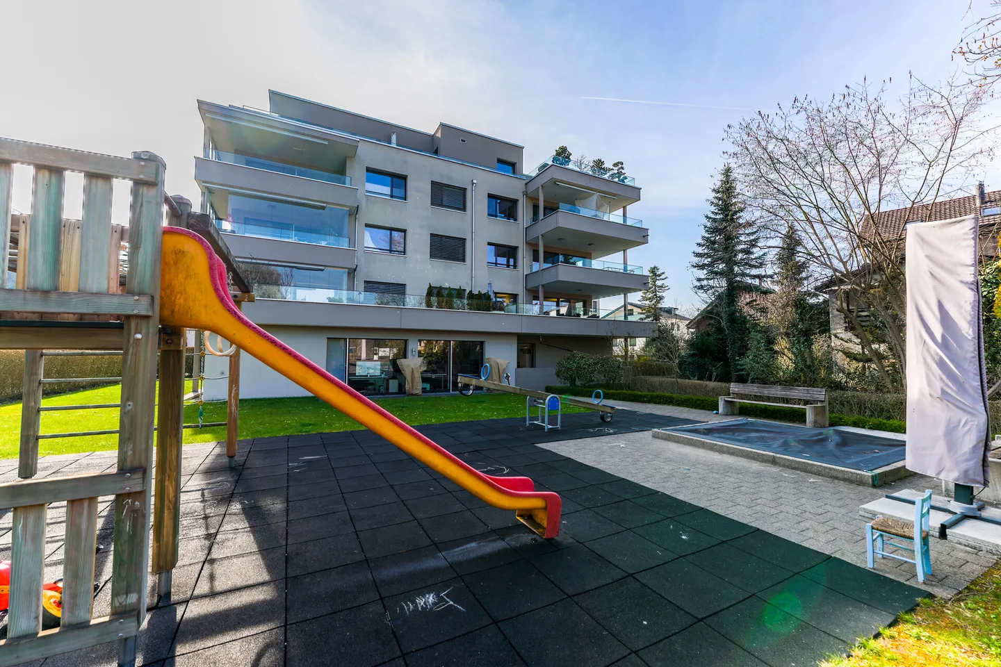 Ufficio Moderno con Vista Lago - Foto 13 di 13